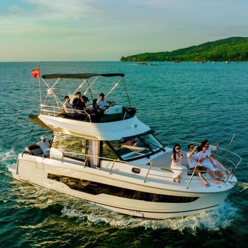 Du Thuyền Merry Fisher 1095 Thuê Riêng – 8 Khách
