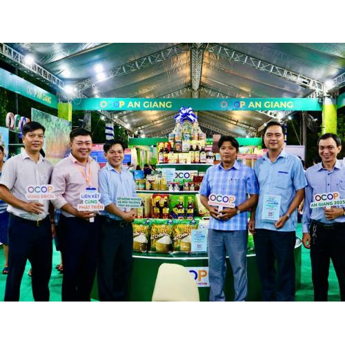 Khách tham quan & Trải nghiệm