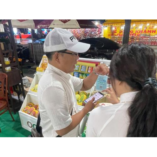 Khách tham quan & Trải nghiệm