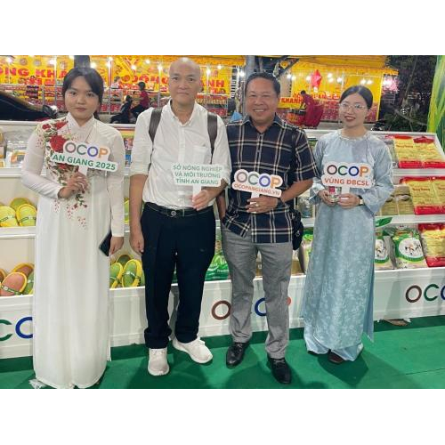 Khách tham quan & Trải nghiệm