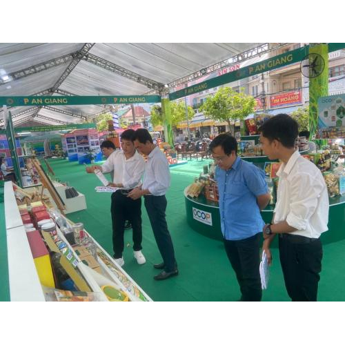 Khách tham quan & Trải nghiệm