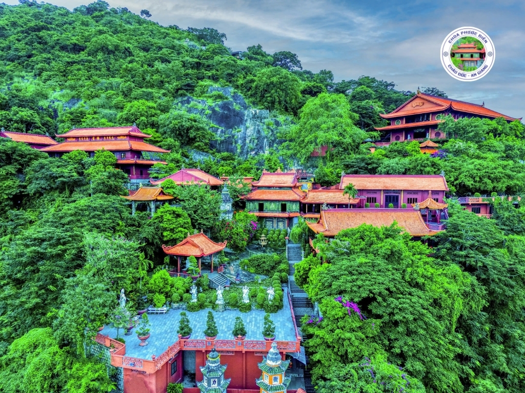 Toàn cảnh Chùa hang