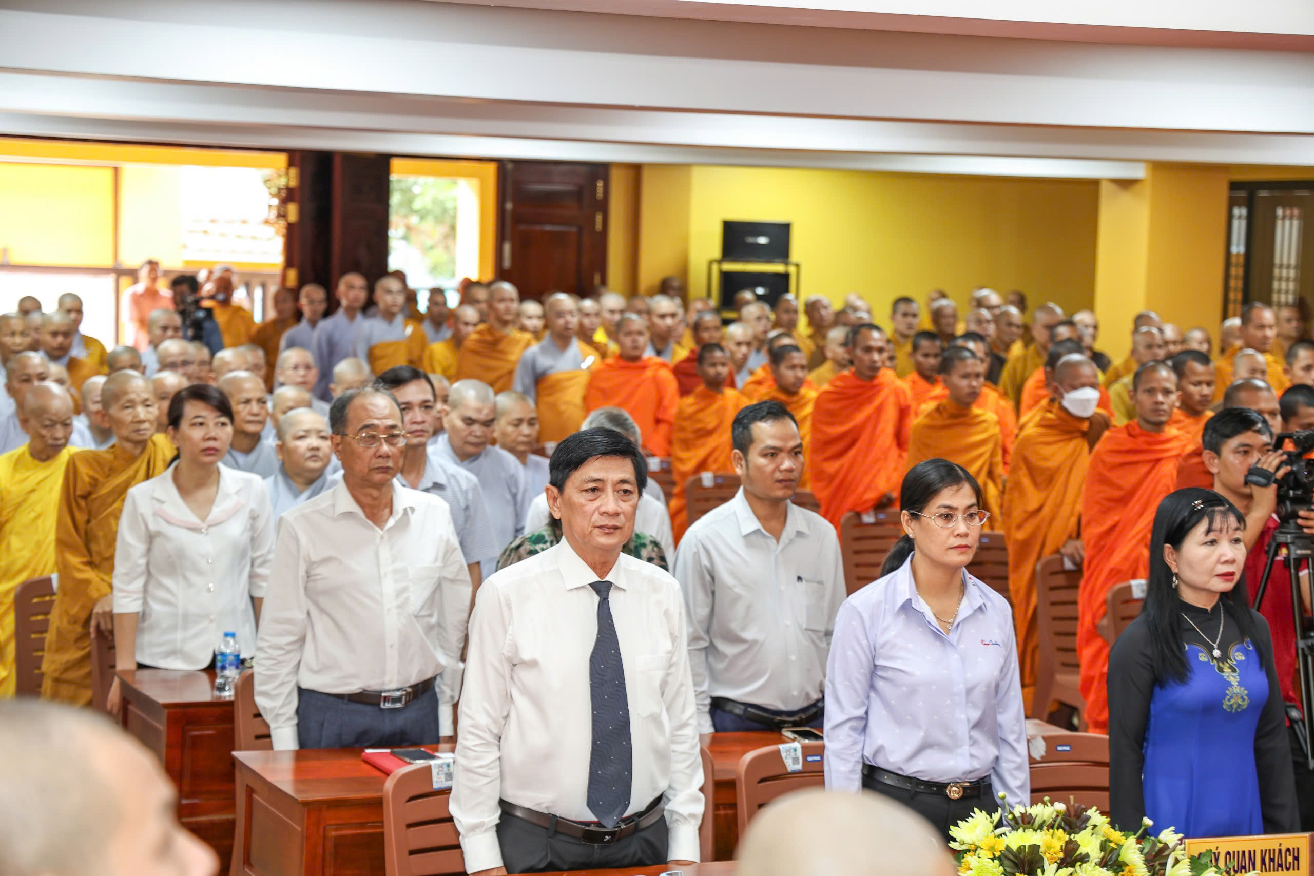 Lãnh đạo cơ quan nhà nước tham dự, có: