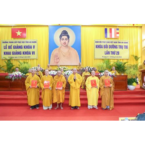 LỄ KHAI MẠC KHOÁ BỒI DƯỠNG TRỤ TRÌ LẦN THỨ 28 VÀ TỐT NGHIỆP KHÓA V, KHAI GIẢNG KHOA VI TRƯỜNG TRUNG CẤP PHẬT HỌC TỈNH AN GIANG