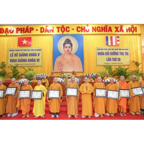 LỄ KHAI MẠC KHOÁ BỒI DƯỠNG TRỤ TRÌ LẦN THỨ 28 VÀ TỐT NGHIỆP KHÓA V, KHAI GIẢNG KHOA VI TRƯỜNG TRUNG CẤP PHẬT HỌC TỈNH AN GIANG