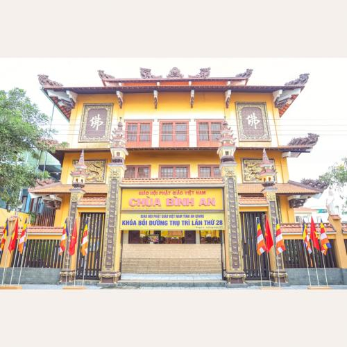LỄ KHAI MẠC KHOÁ BỒI DƯỠNG TRỤ TRÌ LẦN THỨ 28 VÀ TỐT NGHIỆP KHÓA V, KHAI GIẢNG KHOA VI TRƯỜNG TRUNG CẤP PHẬT HỌC TỈNH AN GIANG