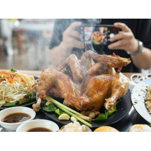 Gà Đốt Lá Chúc An Giang: Hương Vị Đặc Sản Khmer Khiến Du Khách Mê Mẩn