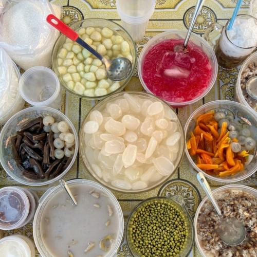 Ghé Chè Cây Đa Hà Tiên: Tiệm Chè Vỉa Hè Gây Thương Nhớ Suốt 2 Thập Kỷ