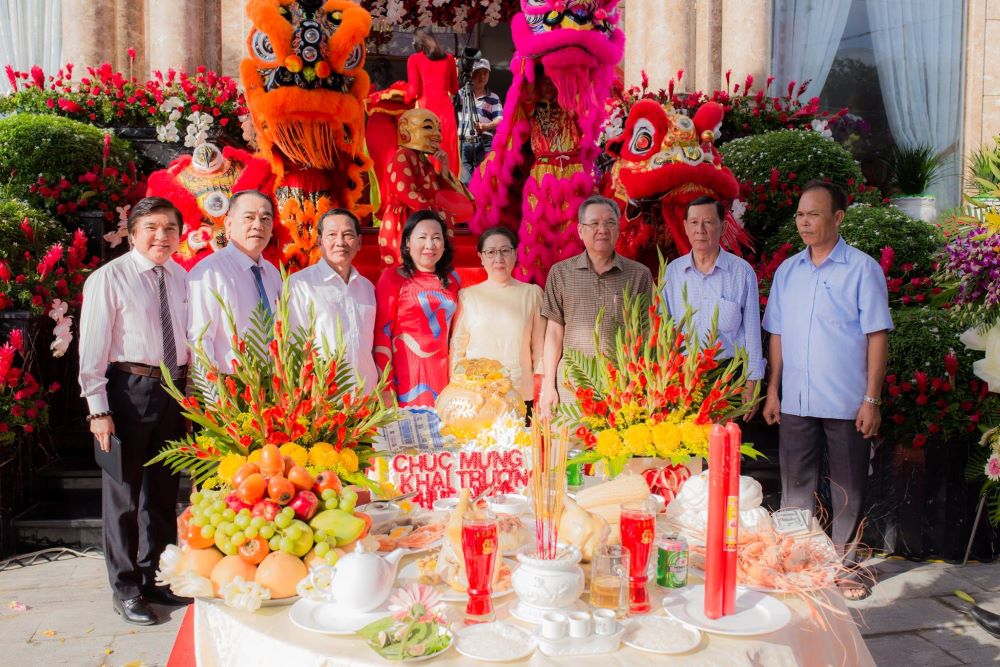 Khai trương khách sạn