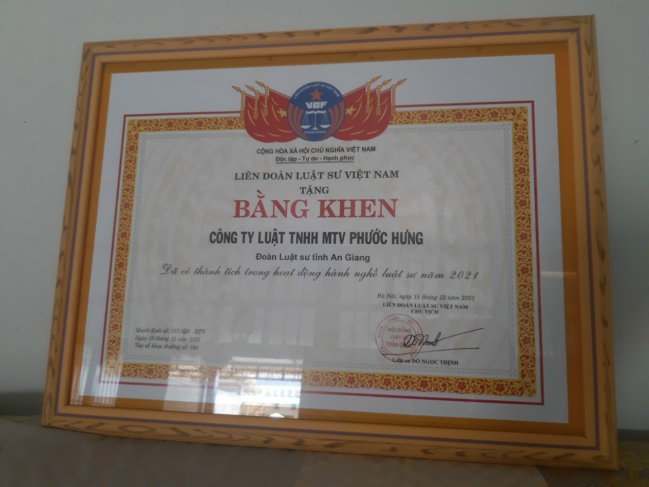 Giấy chứng nhận, bằng khen