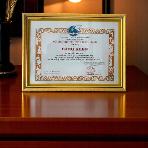 Bằng Khen Được Hội Liên Hiệp Phụ Nữ Khen Tặng