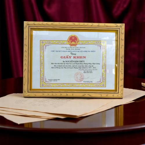 Bằng Khen Được Ủy Ban Nhân Dân Huyện Phụng Hiệp Khen Tặng