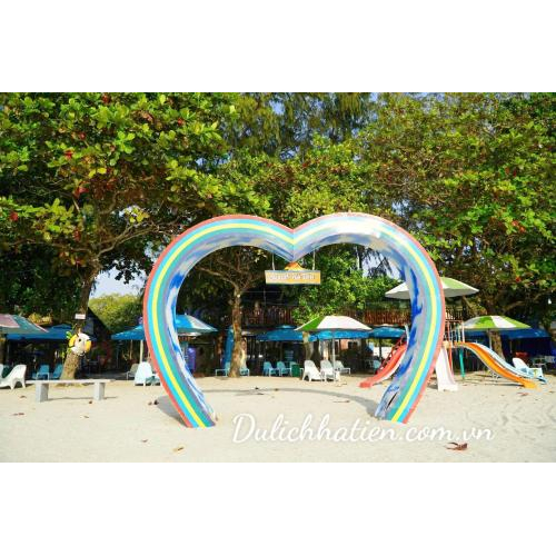 Giáng Sinh Trên Biển Xanh - Check-in Cây Thông Mũi Nai