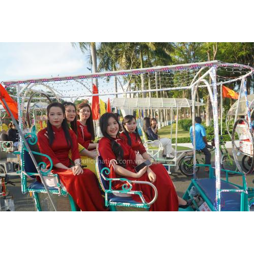 Hà Tiên: Diễu Hành Xe Hoa - Điểm Nhấn Văn Hóa Tại Lễ Hội Kỷ Niệm 290 Năm Tao Đàn Chiêu Anh Các